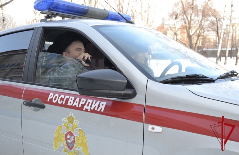 Сотрудники Росгвардии по ЕАО задержали гражданина по подозрению в хранении наркотических веществ