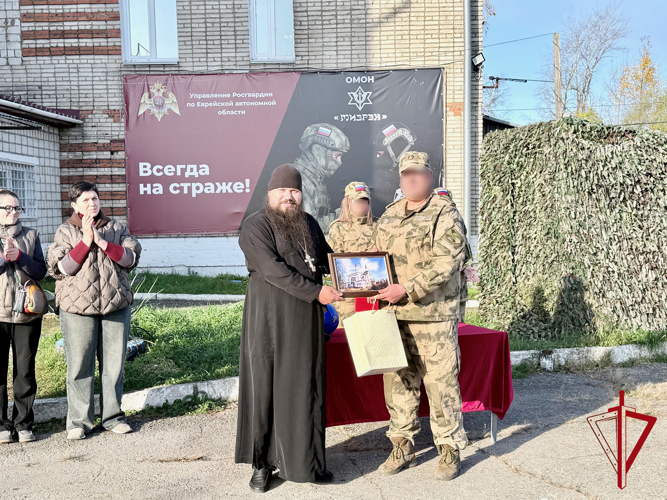 Профессиональный праздник отмечают сотрудники ОМОН в Росгвардии по ЕАО