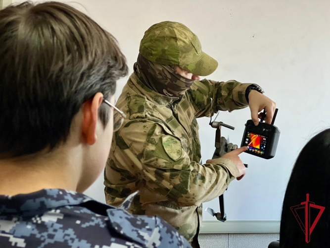 Юные патриоты погрузились в атмосферу службы в элитном подразделении ОМОН