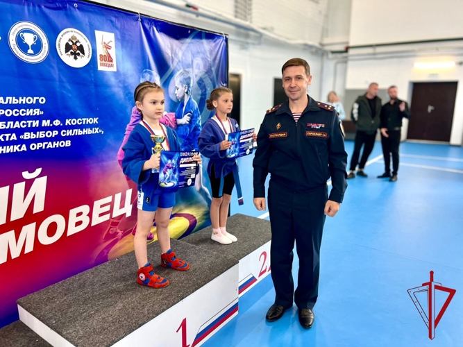 Начальник Росгвардии по ЕАО вручил награды лучшим юным самбистам