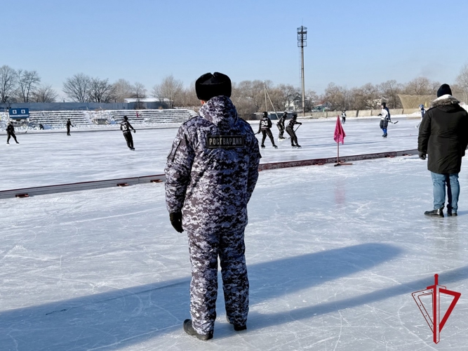 Росгвардейцы обеспечили безопасность на XXV Кубке Губернатора по хоккею с мячом 