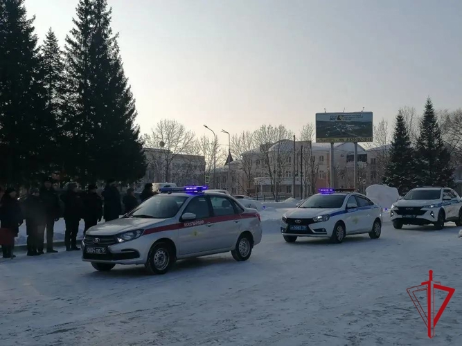 Гарнизонный развод нарядов Росгвардии и полиции прошел в саду Воинского духа