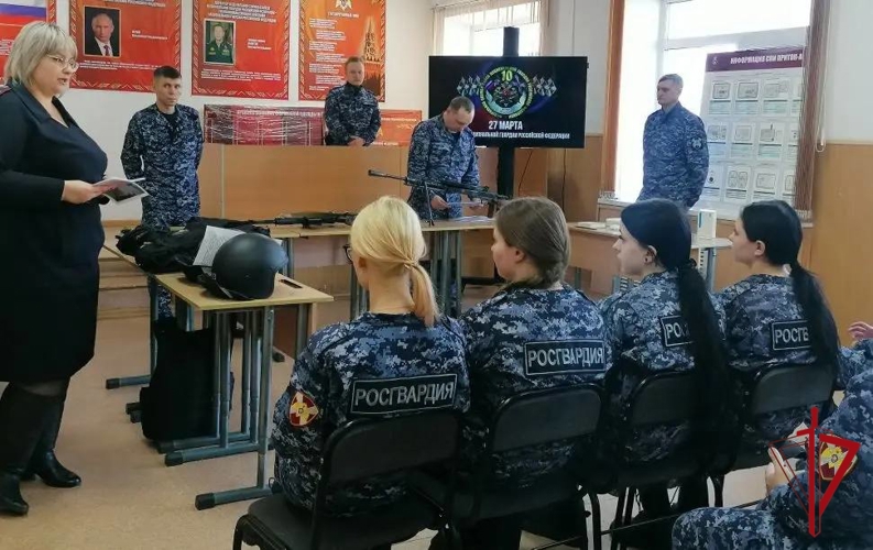 Для юного поколения открыты двери подразделения Росгвардии в Биробиджане