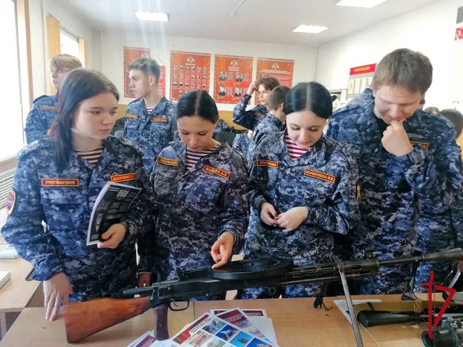 Для юного поколения открыты двери подразделения Росгвардии в Биробиджане