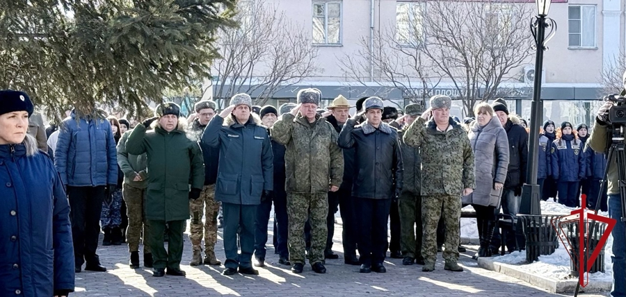 В Биробиджане росгвардейцы почтили память воинов-интернационалистов