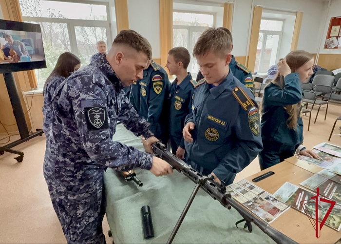 В ЕАО сотрудники Росгвардии провели День открытых дверей с акцентом на безопасность и профессиональную ориентацию
