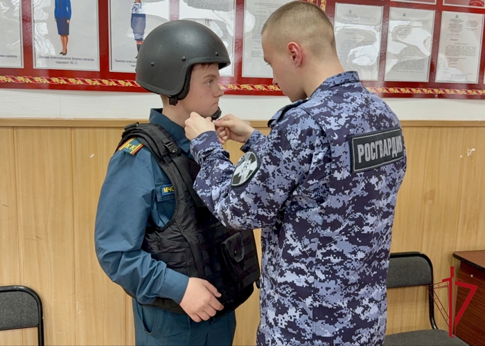 В ЕАО сотрудники Росгвардии провели День открытых дверей с акцентом на безопасность и профессиональную ориентацию