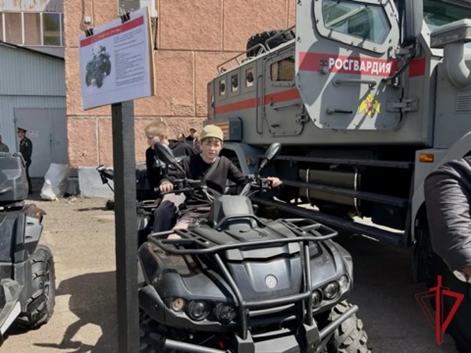 Личный состав Росгвардии ЕАО принял участие в параде к 81‑й годовщине Победы в Биробиджане