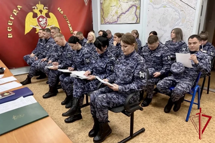 Офицер Росгвардии провёл инструктаж по пожарной безопасности для личного состава в Биробиджане