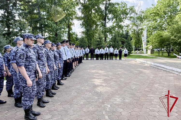 Росгвардейцы приняли участие в памятной акции «Никто не забыт, ничто не забыто» в Биробиджане