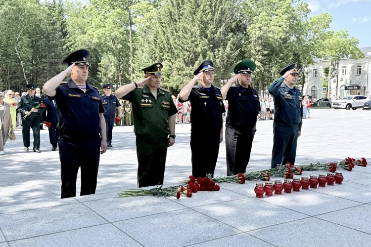 Руководство регионального Управления Росгвардии приняло участие в памятном мероприятии в День памяти и скорби в Биробиджане