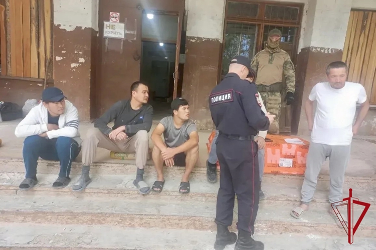 В Еврейской автономии сотрудники Росгвардии оказали силовую поддержку в ходе операции «Нелегал‑2026» 