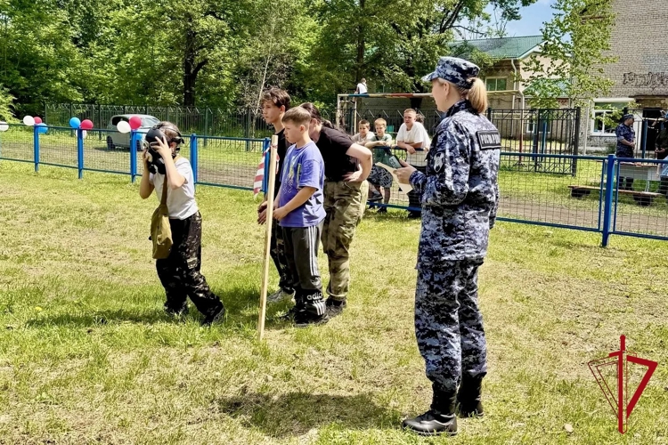 Росгвардейцы провели военно‑спортивную эстафету для школьников в рамках акции «Каникулы с Росгвардией»