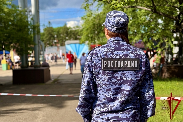 В Биробиджане Росгвардия и МВД обеспечили безопасность во время празднования Дня молодежи