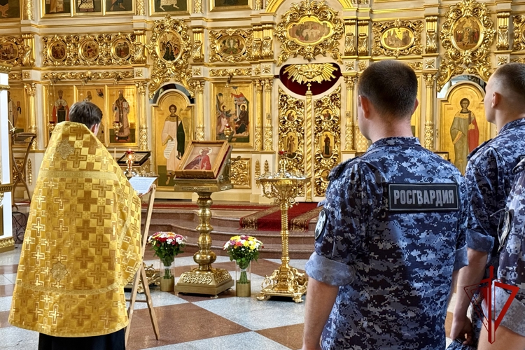 В Биробиджане почтили небесного покровителя Росгвардии — святого князя Владимира
