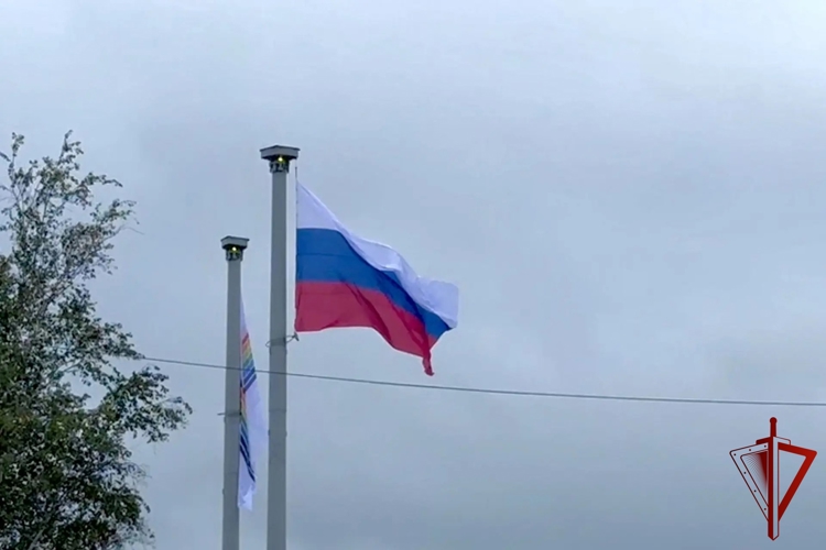 Росгвардейцы приняли участие в торжественной церемонии поднятия флага Российской Федерации в Биробиджане