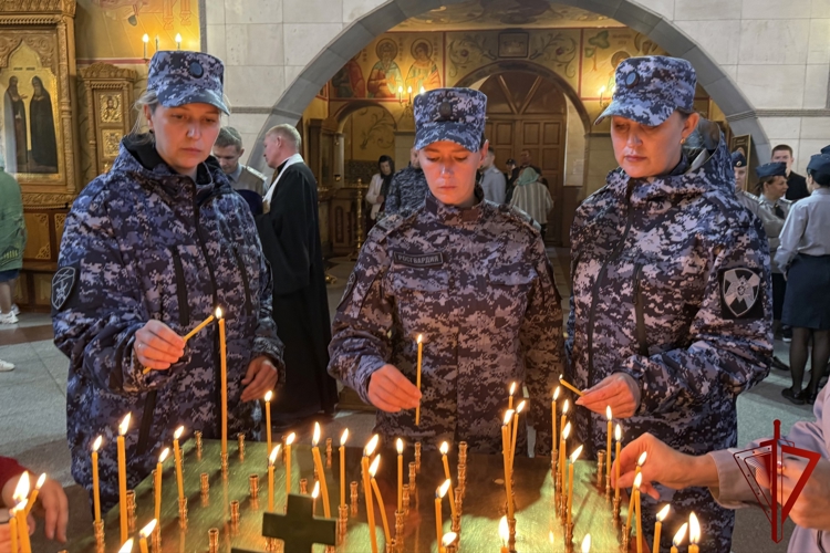 Росгвардейцы почтили память погибших сотрудников уголовно‑исполнительной системы в Биробиджане