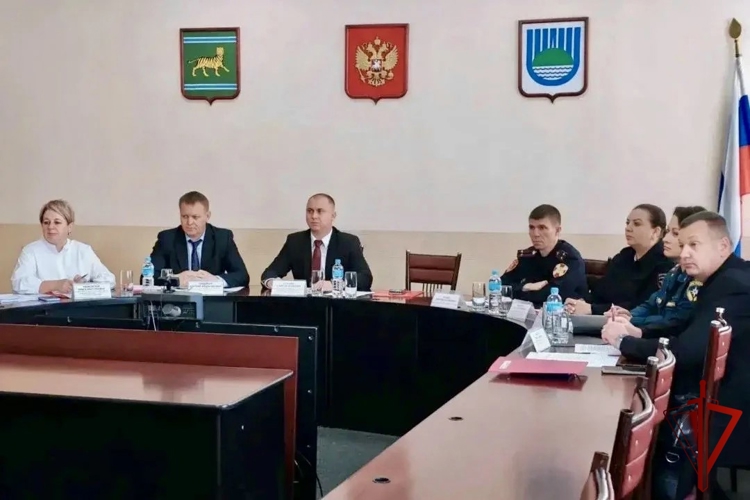 В Биробиджане на заседании антитеррористической комиссии обсудили меры безопасности ко Дню народного единства