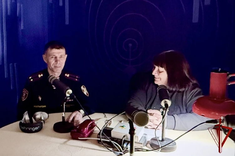 О задачах, достижениях и условиях службы: интервью врио начальника ОВО Росгвардии по ЕАО в эфире радио