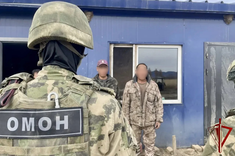 В ЕАО бойцы Росгвардии оказали силовую поддержку в ходе операции «Нелегал – 2026»