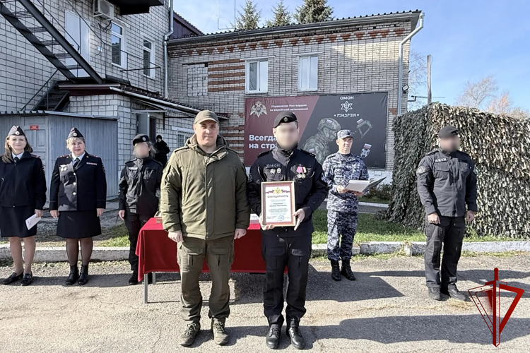 Профессиональный праздник отметили сотрудники отряда мобильного особого назначения в Биробиджане